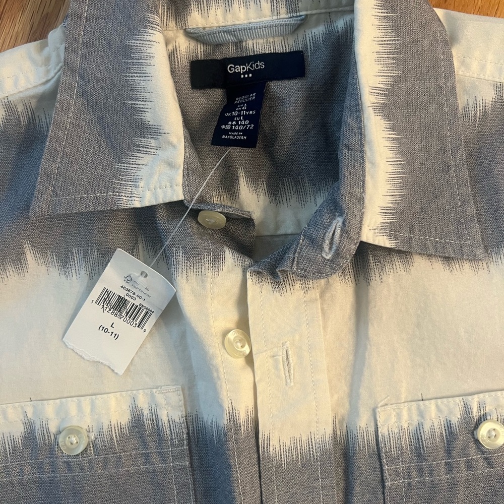 Button down nwt Shirt - Picture 2 of 2